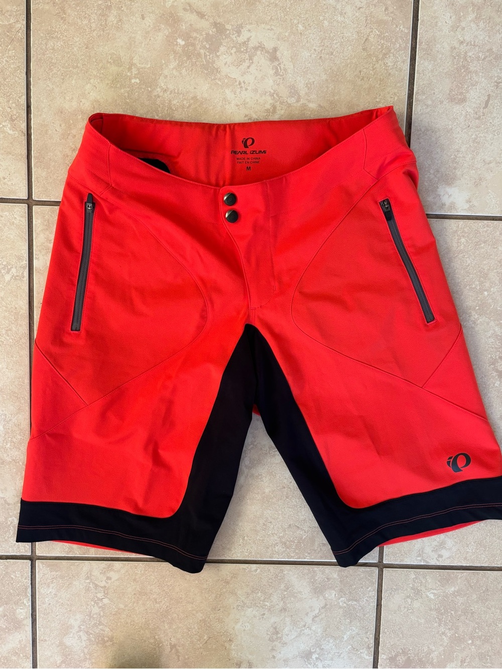 Pearl Izumi Women's Elevate Mountain Biking shorts in Poppy Red Size M